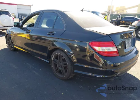 2009 Mercedes-Benz C 300 Luxury/Sport z USA, uszkodzony, nr VIN WDDGF54X99R083010